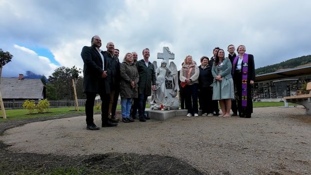 Trofaiach: Eröffnung Sternenkinder Gedenkstätte